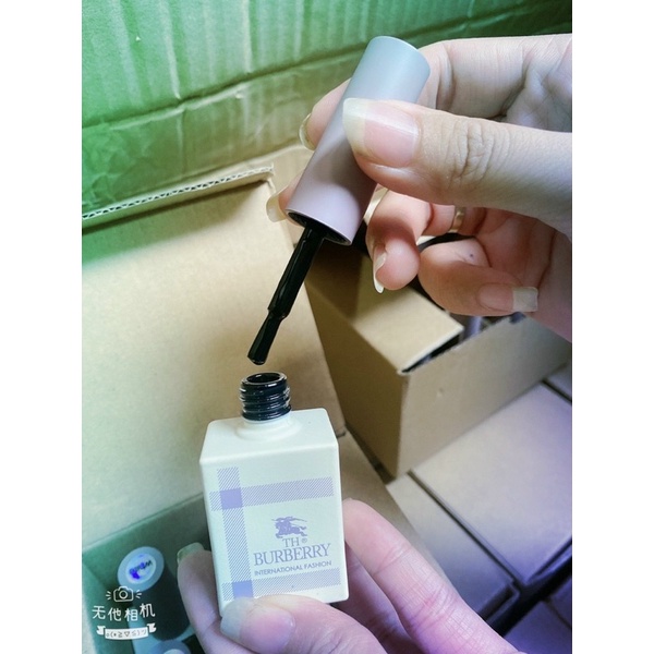 Sơn gel BURBERRY trắng,đen, trắng sữa