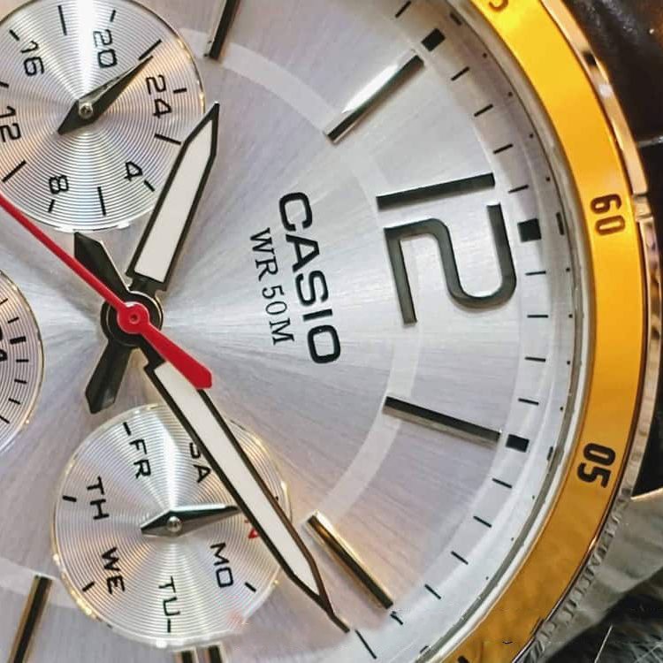 Đồng hồ Casio nam dây da thể thao, mặt trắng viền vàng sang trọng, chống nước WR50M đi bơi (MTP-1374L-7AVDF)