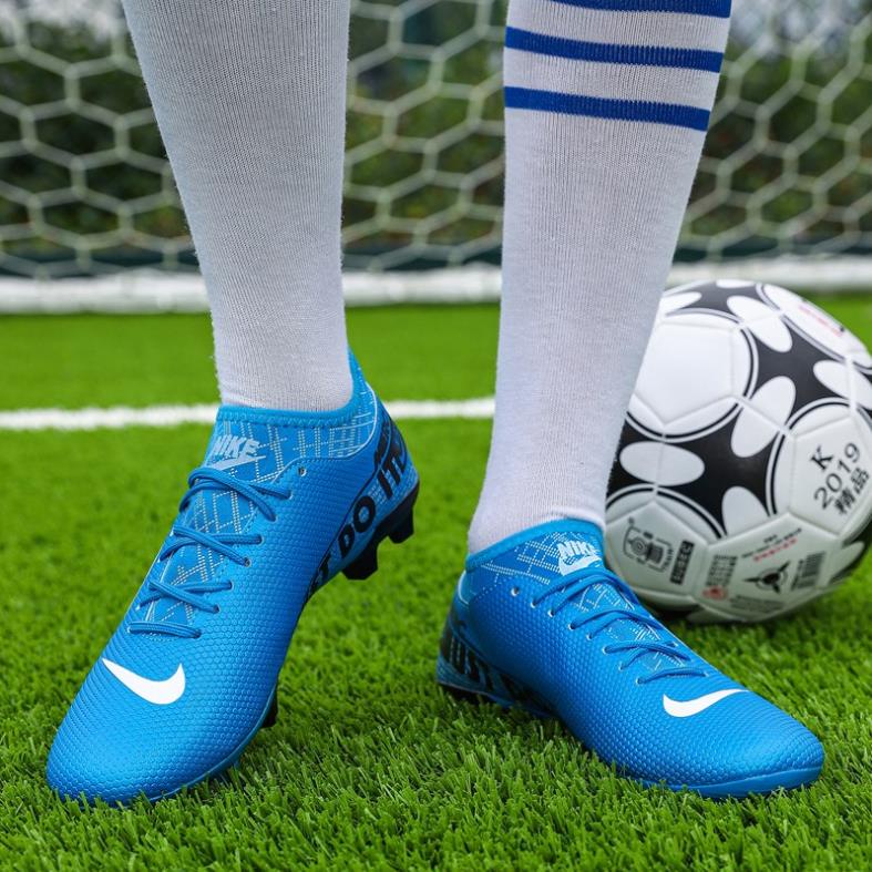 Ready Stock Giày bóng đá phong cách Ronaldo năng động thể thao chuyên nghiệp Size 40-45
