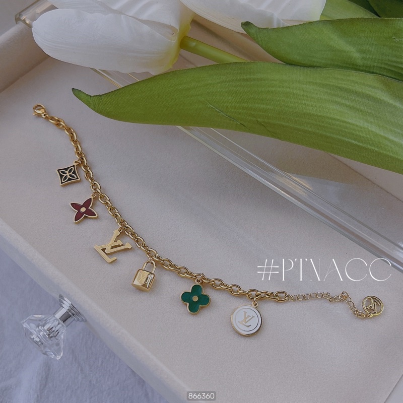 Lắc tay titan charm tòn ten logo thương hiệu cỏ 4 lá nhiều màu dễ thương .PTNACC.