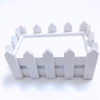 Hàng rào gỗ chèn xốp cỡ nhỏ cắm cây hoa giả trang trí