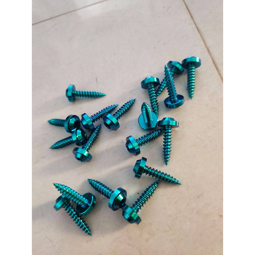 Ốc titan gr5 5li22 ren xoan gan đuôi sirius và pô e xe tay ga