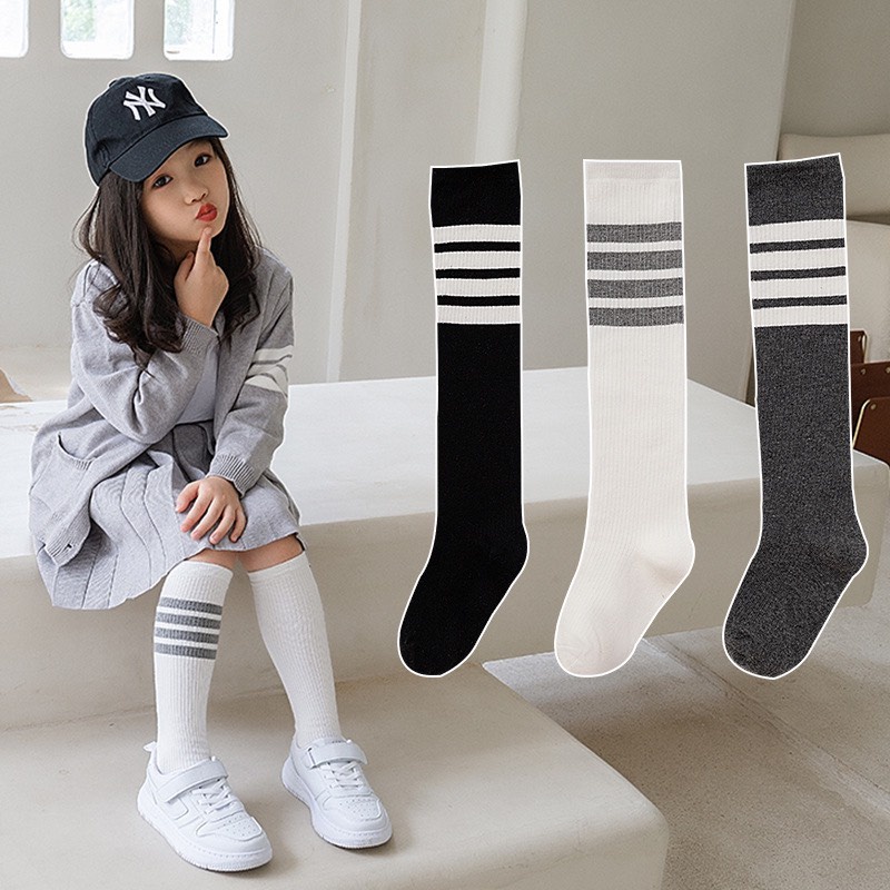 Tất gối kẻ sọc 2 bên bé trai bé gái thom phong cách thể thao cực ngầu