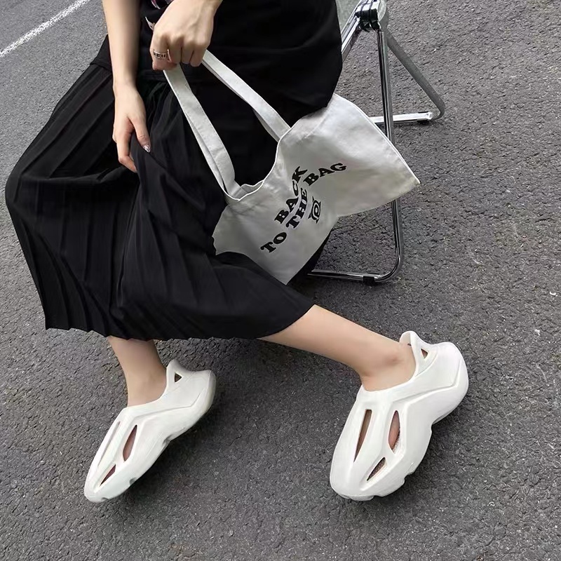 Dép đi biển Dép Sandal Đục Lỗ Đế Dày Khử Mùi Chống Trượt Thời Trang Mùa Hè Hàng Mới Dành Cho Nam 2022