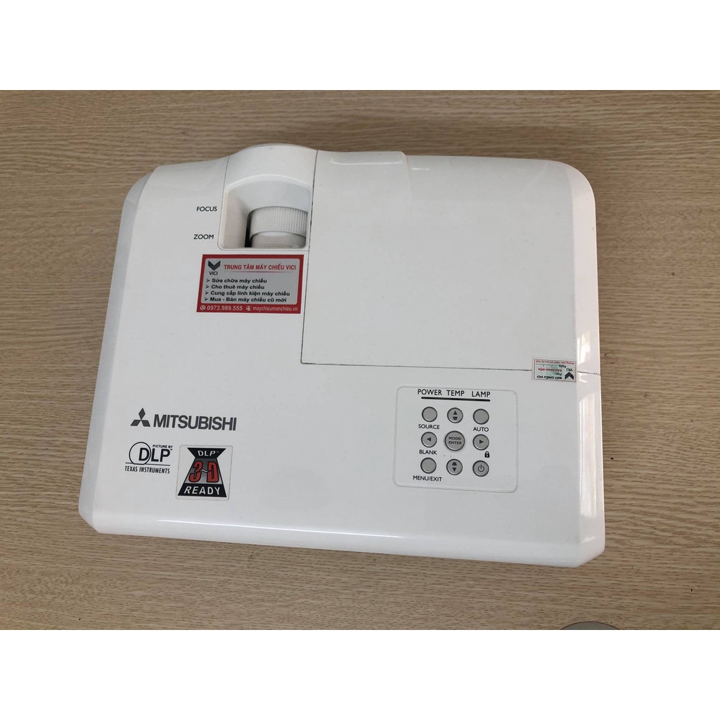 Máy chiếu cũ Mitsubishi EX240U