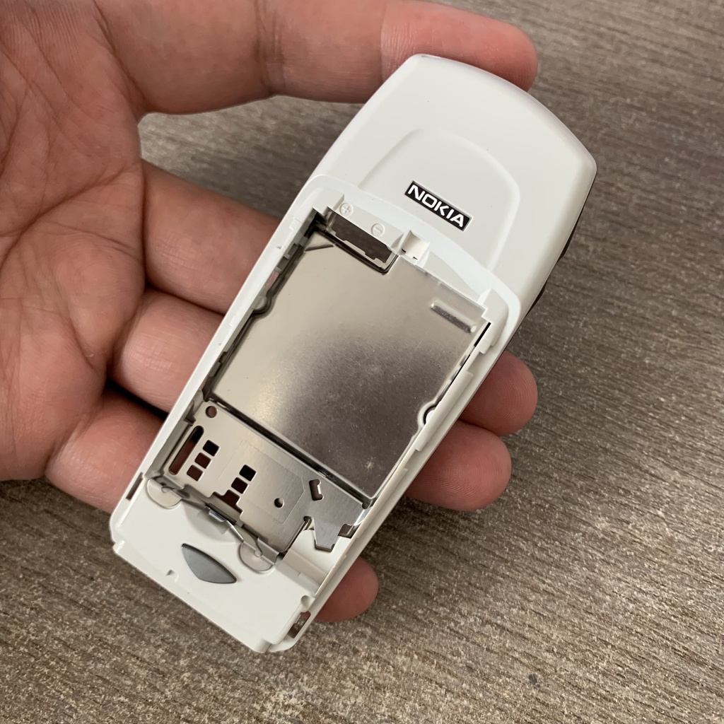 Khung sườn Nokia 6100 zin xịn chính hãng, dùng thay thế cho Nokia 6100 bể hỏng trầy xước. Chuẩn sưu tầm. ZIPOKA.