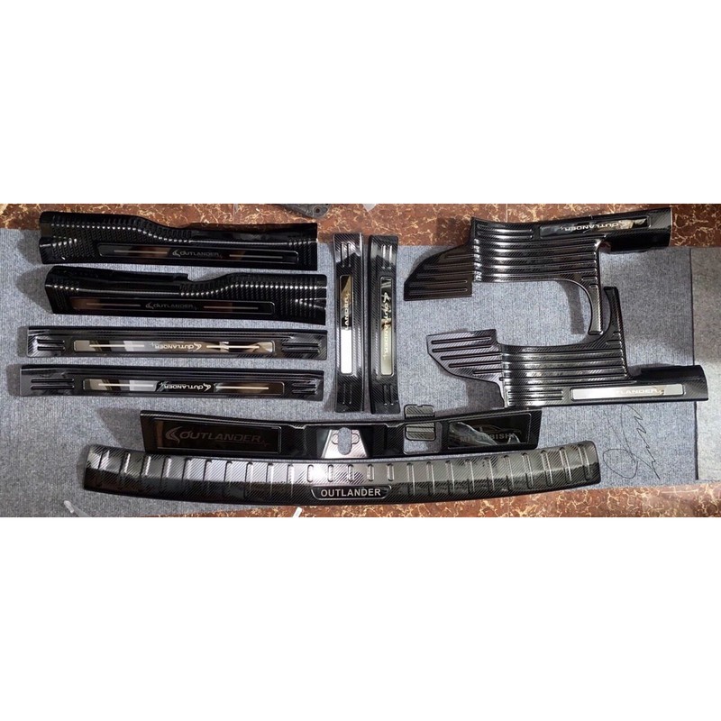 Ốp bậc cửa, chống trầy cốp, ốp tay nắm, hõm cửa, nắp xăng, gương chiếu hậu cacbon/ carbon xe Outlander 2017- 2021