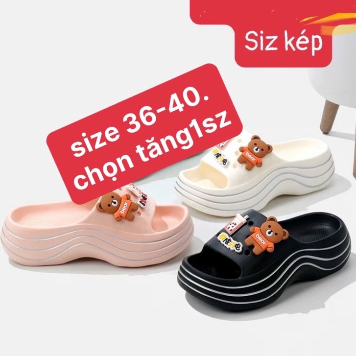 Dép bánh mì nữ đế cao 5cm tăng chiều cao đính Sticker Gấu kute, dép quai ngang nữ đế gợn sóng đi trong nhà, đi chơi