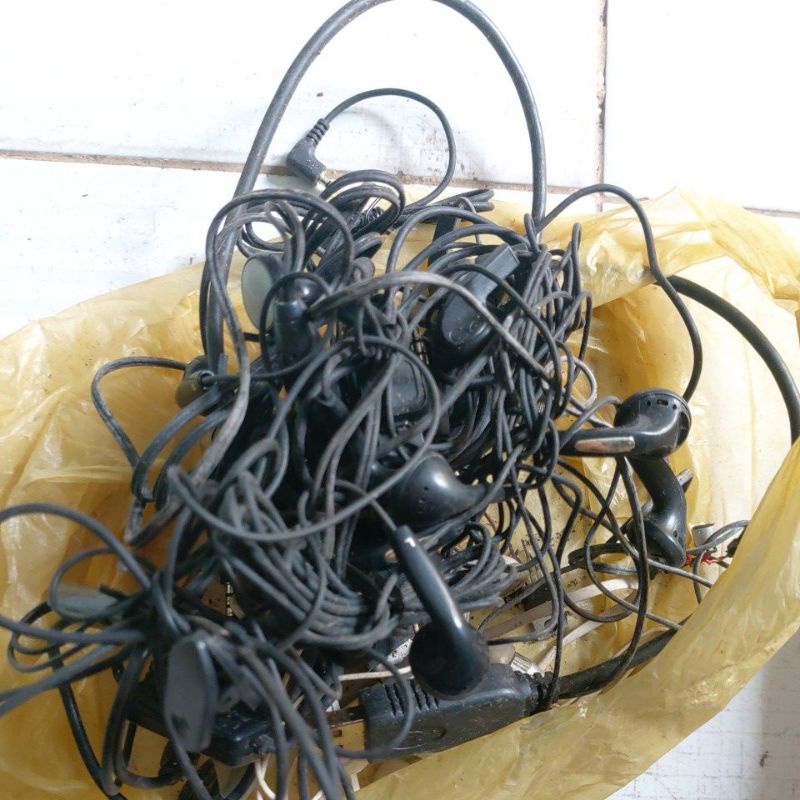 Tai nghe, Headphone cũ tồn kho lâu ko biết hư nên thanh lý giao ngẫu nhiên