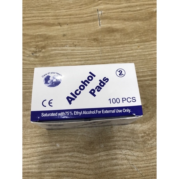 Hộp 100 miếng bông tẩm cồn Alcohol Pads