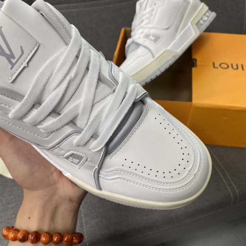 GIÀY LV SNAKER TRAINERS LOW 54 WHITE DA THẬT LAI AU