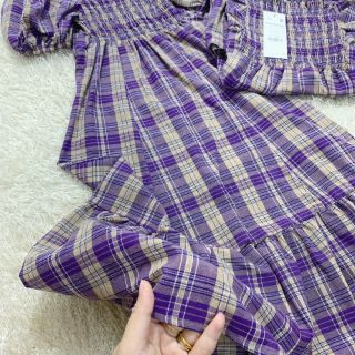 Váy kẻ đuôi cá cổ vuông