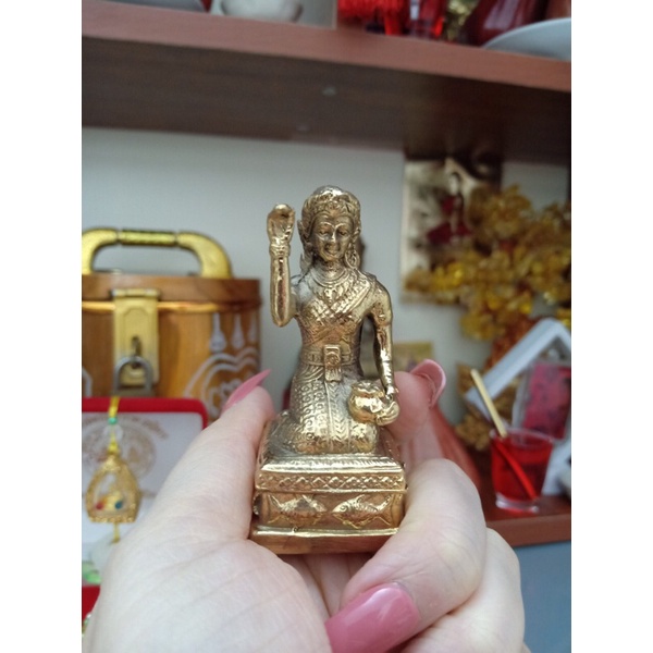 Tượng Nàng Ngoắc Thu Hút Khách