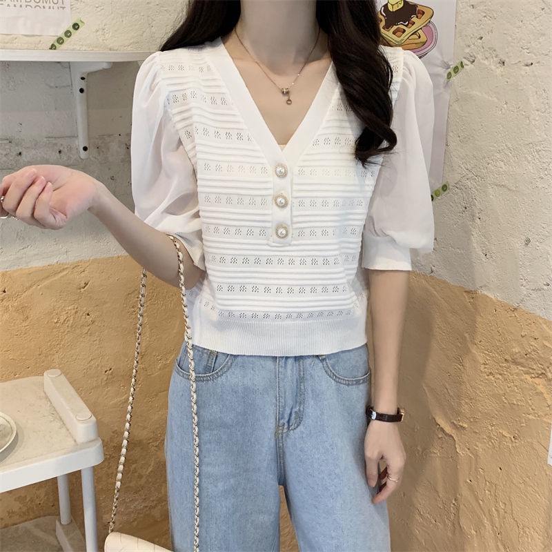 Áo Thun Tay Phồng Cổ Chữ V Phối Ren Và Nút Ngọc Trai Ngọt Ngào Cá Tính Thời Trang Xuân Hè Cho Nữ
