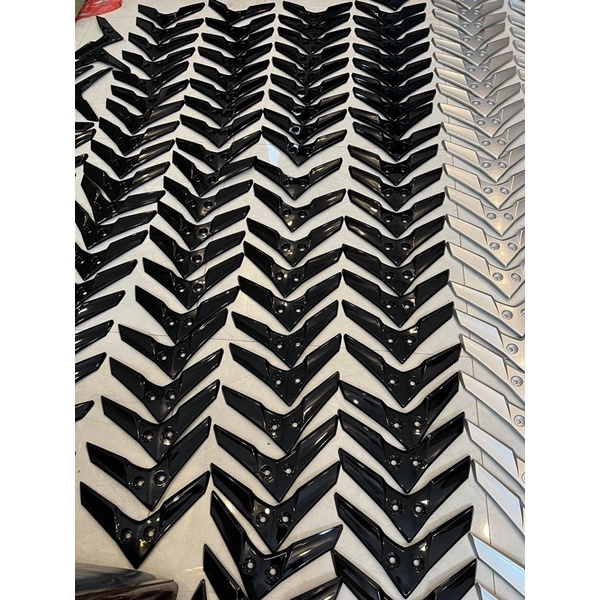 Chữ V gắn Ex nhỏ