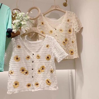 Áo len sợi đan dáng croptop thêu hoa cúc - khuy gỗ hàng hàng Quảng Châu cao cấp kèm hình thật - Bila House