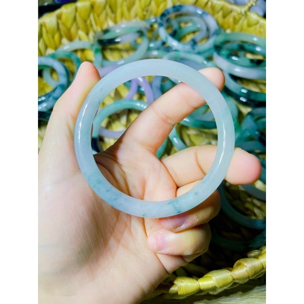 Vòng tay bản liền jadeite bản tròn đẹp