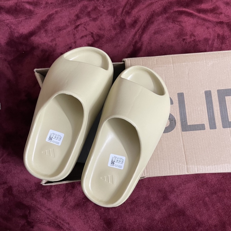 Dép Y:EE:ZY A:DI:DAS đủ box đủ tag 1 : 1