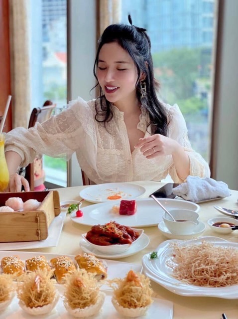Áo voan ren khuy vàng loại 1
