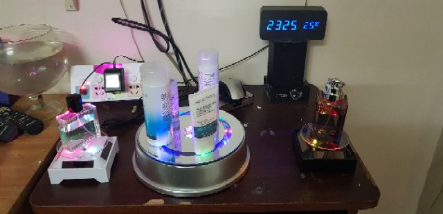 Đế xoay trưng bày sản phẩm đèn led nhiều kích cỡ