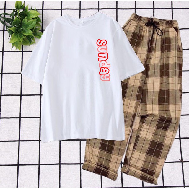 Combo Đón Hè Gồm Áo Phông Ngắn Tay Màu Trắng Sunday Chữ Đỏ Nằm Dọc Kèm Quần Thun Kẻ Cá Tính, Trẻ Trung , Năng Động