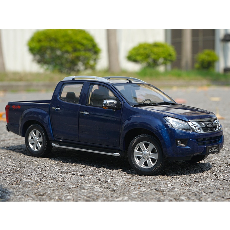 Mô hình xe Isuzu D-Max tỉ lệ 1:18