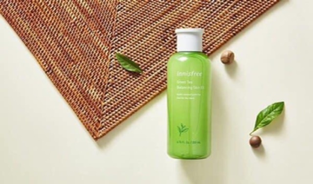 Nước hoa hồng Innisfree Green Tea Balancing Skin 200ml