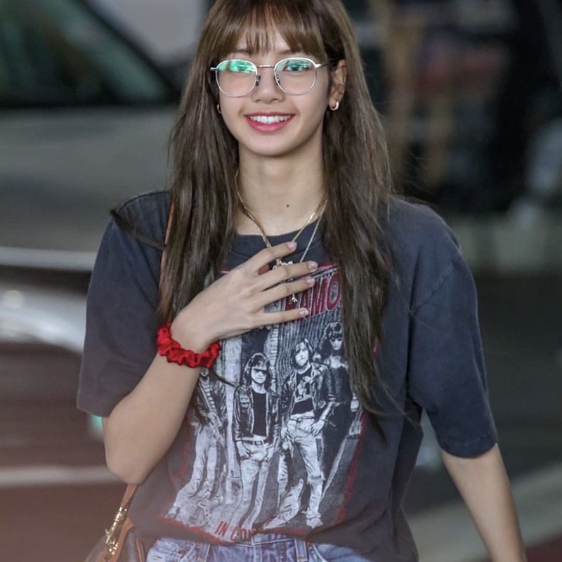 Áo thun/áo phông xám unisex giống Lisa Blackpink