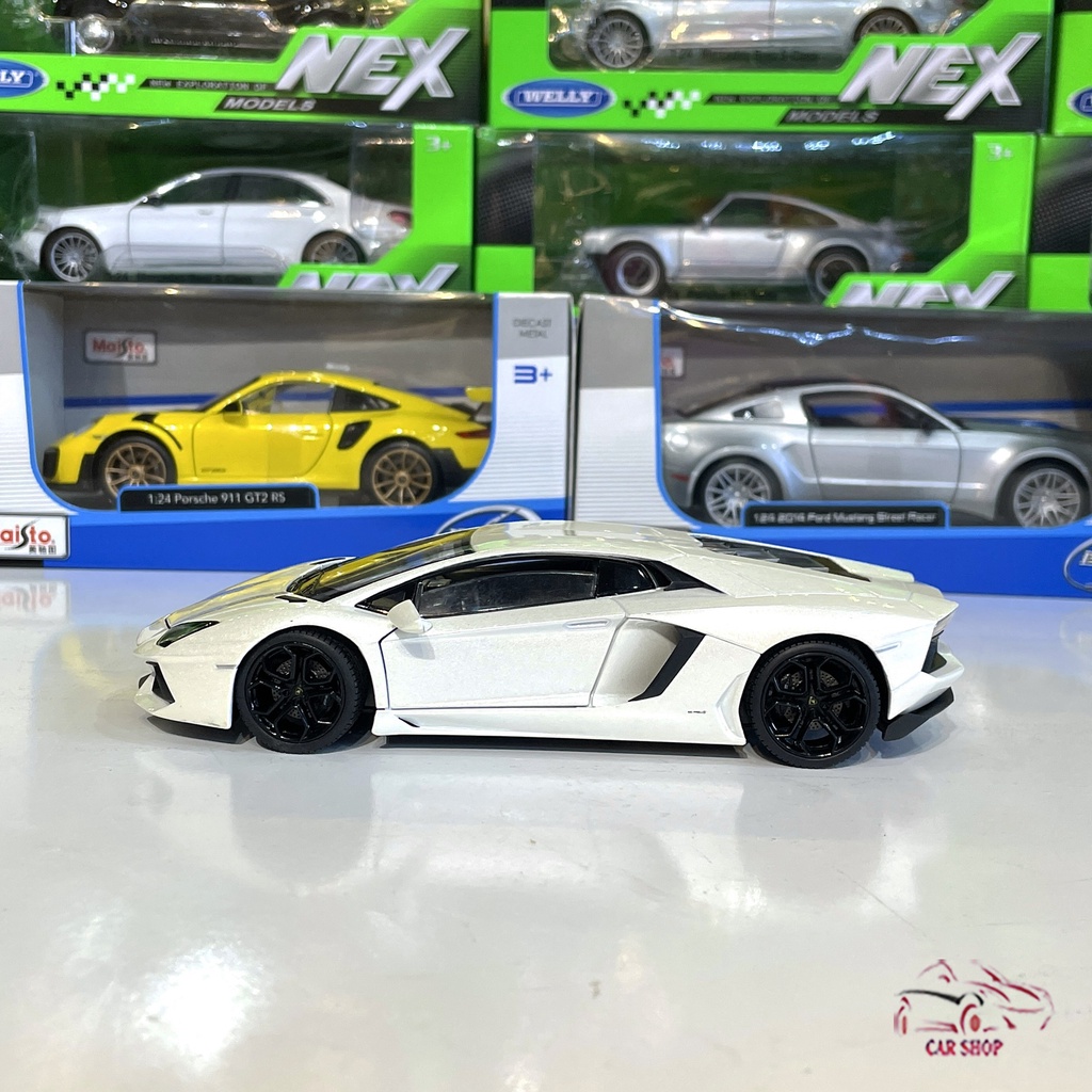 Mô hình xe hợp kim Lamborghini Aventador LP700-4 Welly tỉ lệ 1:24 màu trắng