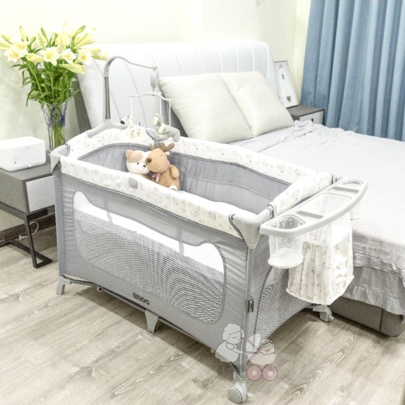 Nôi đưa điện Umoo 13166, Nôi cũi Umoo đa năng UM-08108 hạ thành kèm màn, treo nôi, có bánh xe hàng chính hãng