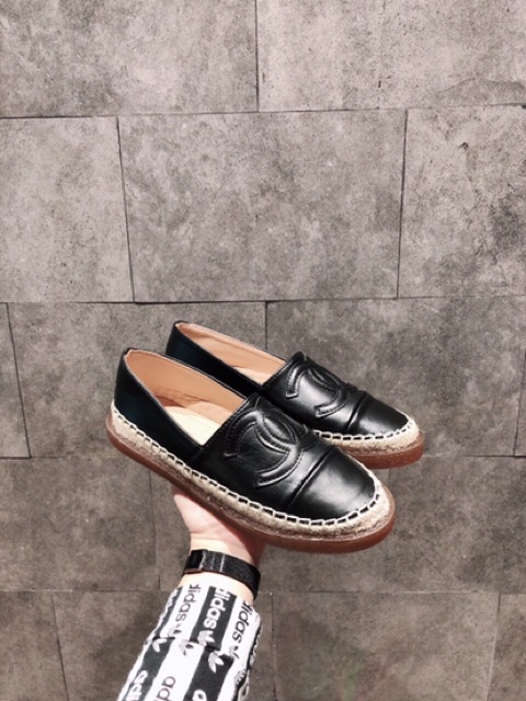 GIÀY SLIP ON CHẤT DA ĐẾ CAO SU VIỀN CÓI MŨI CHỮ X | BigBuy360 - bigbuy360.vn