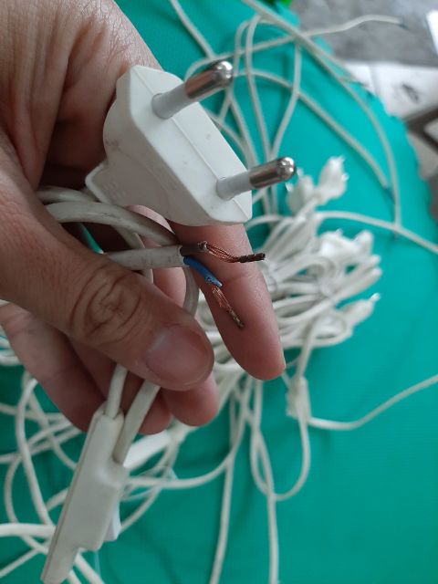 Dây tín hiệu , Dây nguồn có công tắc giữa 1m5 và 4 mét chịu tải 1kva hàng rã máy.