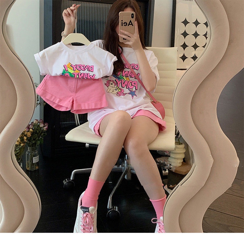 Bộ Áo Thun Cotton + Quần Short Ống Rộng In Chữ Hoạt Hình Phong Cách Phương Tây Thời Trang Mùa Hè Hàn Quốc 2022 Cho Mẹ Và Bé