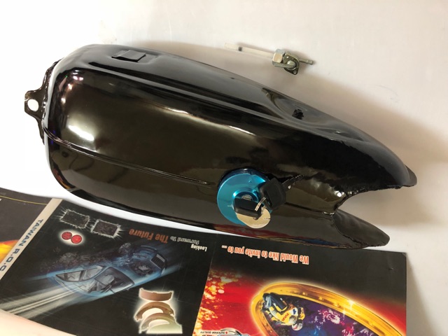 THÙNG XĂNG XE 67 CÓ NẮP KHÓA mã 0290