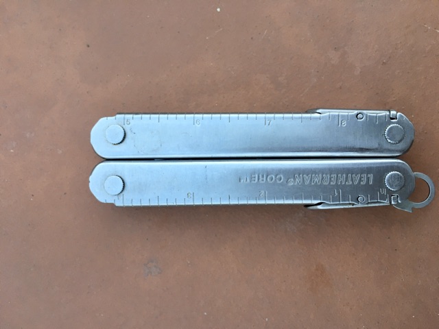 Kìm đa năng leatherman Core.