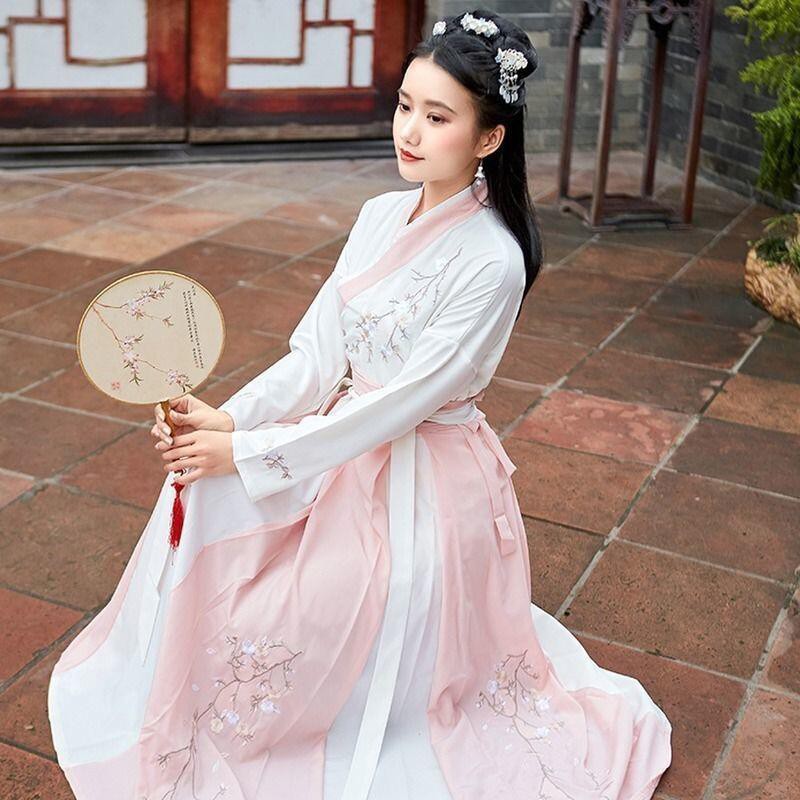 Bộ Hán Phục Cách Tân Thêu Họa Tiết Phong Cách Trung Hoa Cho Nữ