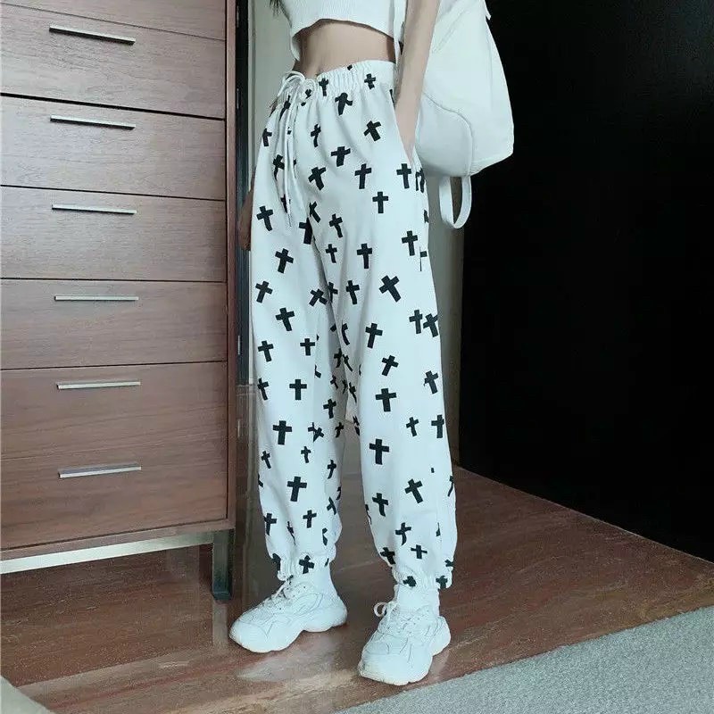 Quần jogger trắng bo gấu chữ thập cá tính năng động NA