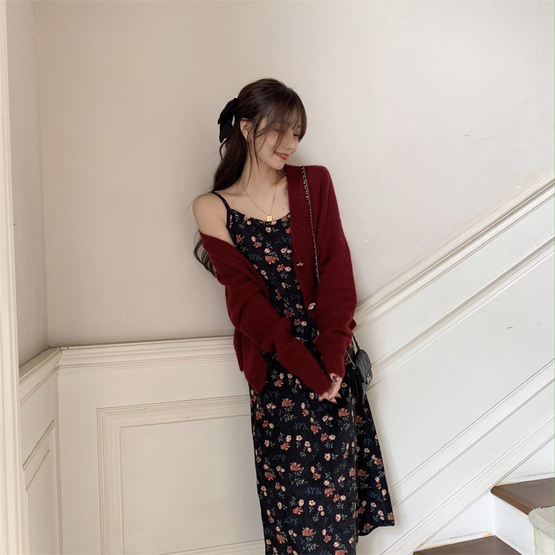 Set váy hai dây hoa nhí nhiều màu điệu đà vintage mùa thu+ Áo khoác cardigan len