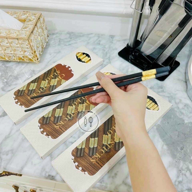 Hộp 100 đôi đũa ăn cơm nhựa Nhật Bản dành làm quà tặng cao cấp khảm vàng chịu nhiệt chống trơn tốt 27cm