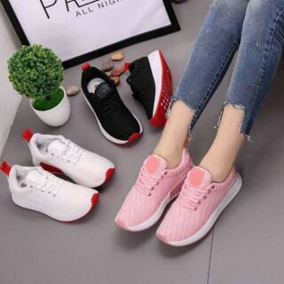 Giày thể thao.