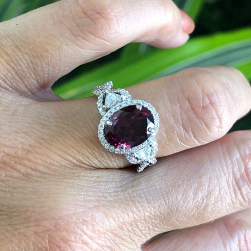 Nhẫn đính hạt kim cương hạt ngọc ruby làm quà tặng ngày cưới