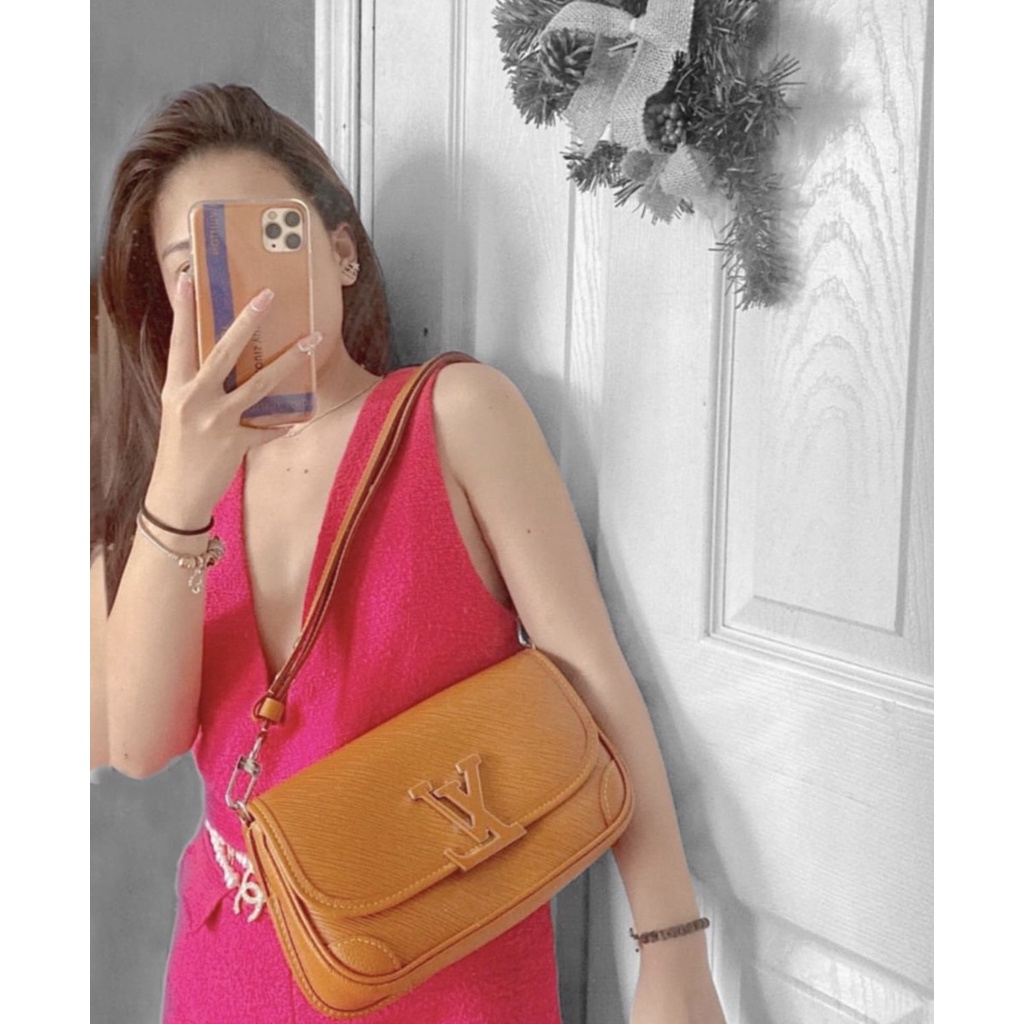 Túi đeo Louis Vuitton new Dáng kẹp nách hot hit Box vip nam châm - 2 mầu size 24cm