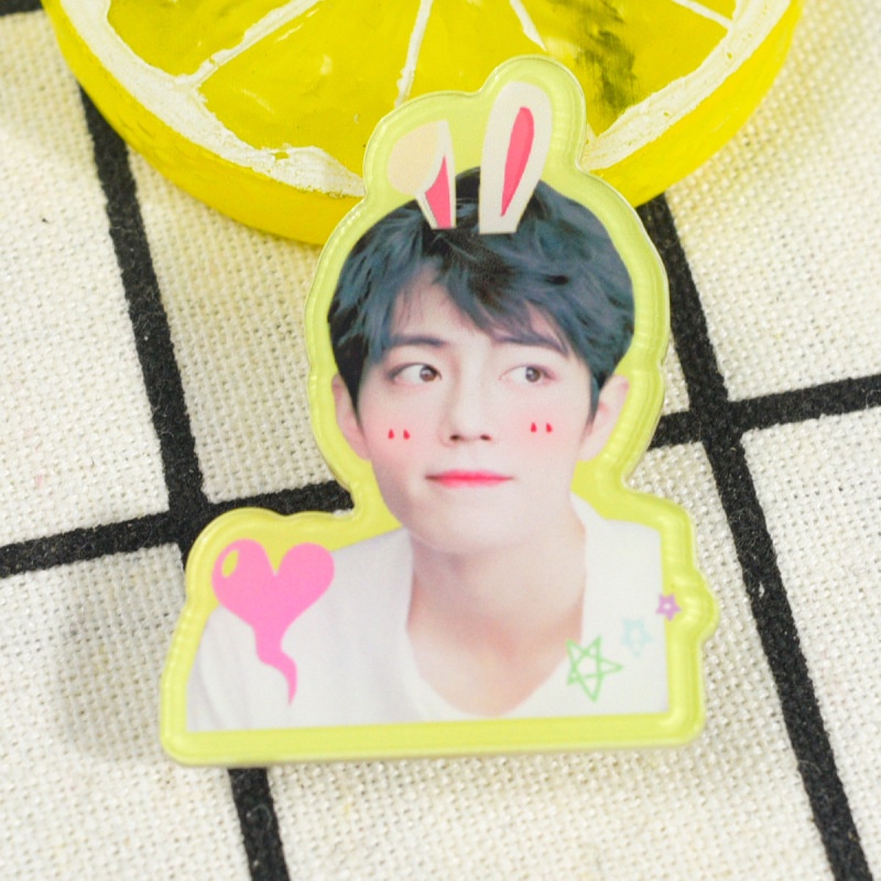 Ghim cài áo hình bằng acrylic họa tiết ngôi sao thần tượng Trung Quốc