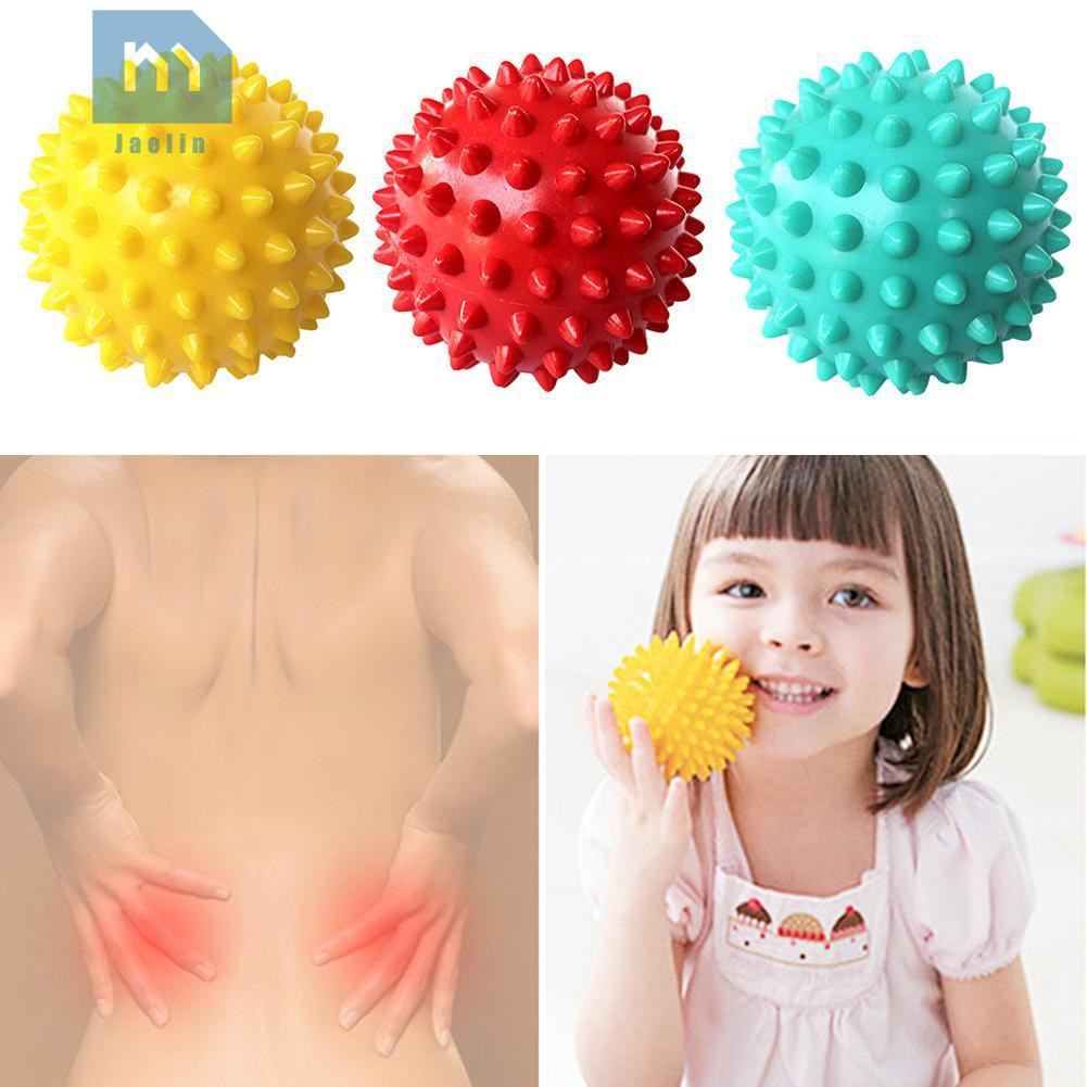 Bóng massage có gai chất liệu PVC giúp giảm đau và giãn cơ sau khi chơi thể thao tập luyện