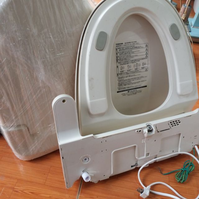 Bệt vệ sinh thông minh nội địa Nhật xịt rửa ấm bệ ngồi