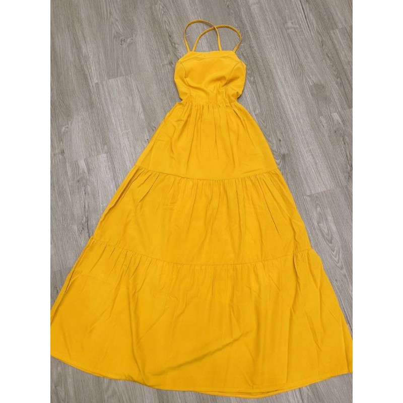 Đầm maxi vàng đan lưng sau