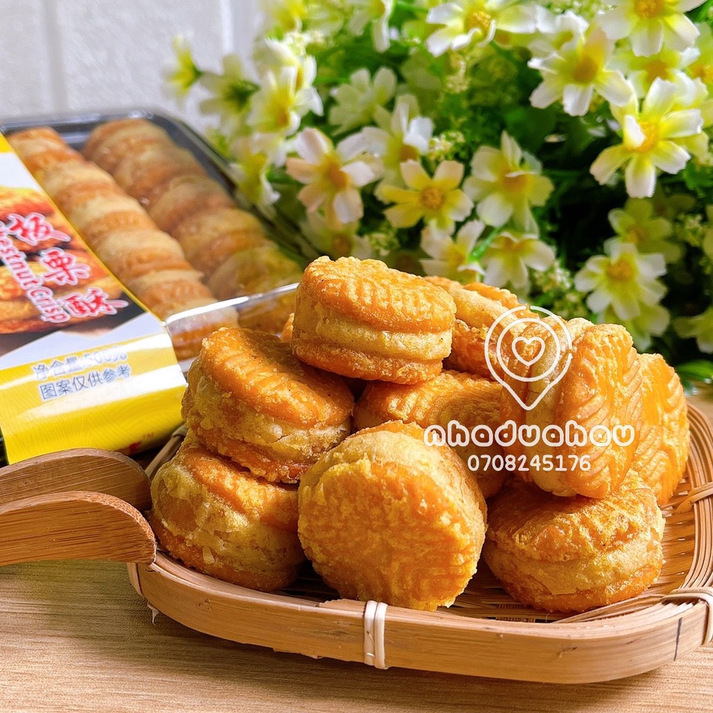 Một hộp bánh hạt dẻ/ đậu xanh nướng mật ong YingCheng Hongkong hộp lớn 500gam