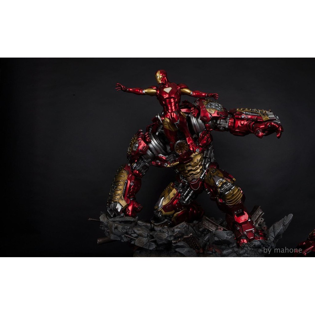 File in 3D Hulkbuster & IronMan