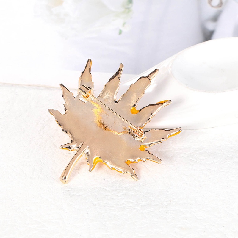 Trâm Cài Áo Hình Chiếc Lá Đính Pha Lê Màu Cầu Vồng Thời Trang Sang Trọng