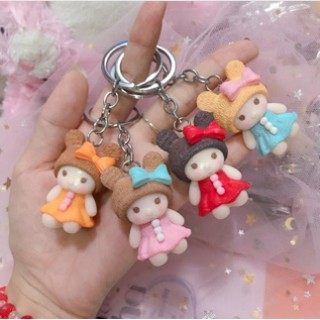 Móc khóa hình búp bê có nơ dễ thương
